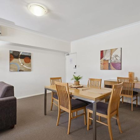 Spacious Apt In Northbridge With Pool Apartamento Perth Exterior foto