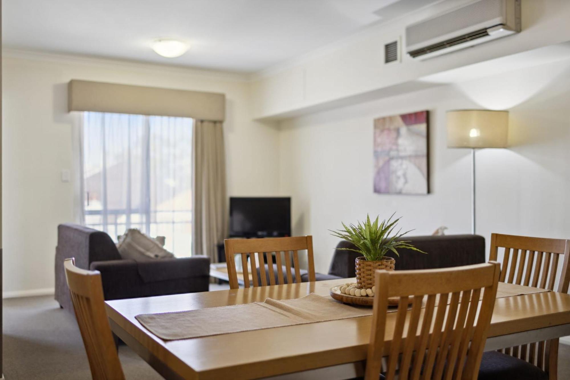 Spacious Apt In Northbridge With Pool Apartamento Perth Exterior foto